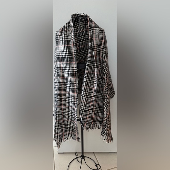 Anne Klein Vintage Wool Shawl | Red Houndstooth Plaid | 29x72 - Picture 4 of 9